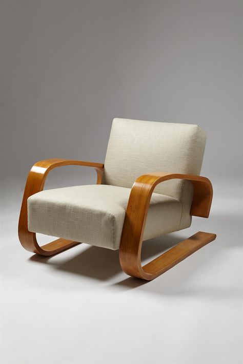 Alvar Aalto "400", Artek, Finland, 1936 Furniture Design, Eames, Chaise Longue, Modern Furniture, Furniture Arrangement, Chair Design, Mid Century Furniture, Chair Design Modern, Classic Furniture
