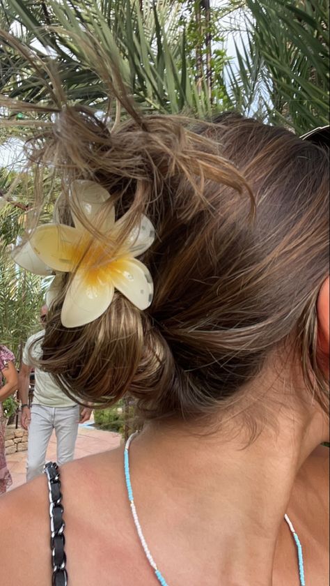 Long Hair Styles, Selfie, Hawaii Hairstyle, Flower Hair Clips, Flowers In Hair, Cute Hairstyles, Hawaii Hair, Clip Hairstyles, Hairdo