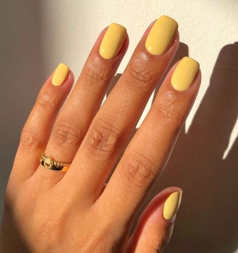 50+ Yellow Nails to Inspire Your Next Mani; short nails! This includes yellow nails design, yellow nails acrylic, yellow nails short, yellow nails with flowers, yellow nails acrylic coffin long, yellow nails ideas, yellow nails design glitter, yellow nails with daisy & more! This also includes yellow nail art, yellow nail ideas, yellow nail ideas summer, yellow nail designs, summer nails, spring nails, summer nails ideas, and more! #yellownails #yellownailsdesign #yellownailsideas #summernails Instagram, Spring Nail Colors, Summer Nail Polish, Nail Colors, Pretty Nail Colors, Pretty Nails, Clean Nails, Perfect Nails, Gorgeous Nails