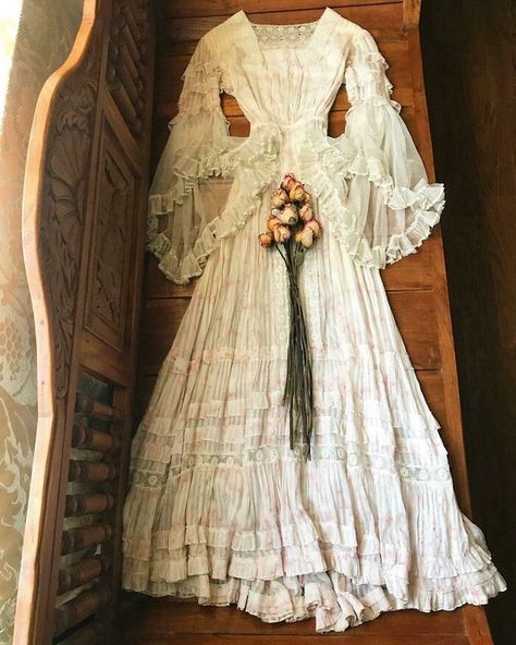 I Snagged This Edwardian Dress Yesterday. It’s Just Too Stunning Not To Share Vintage, Victorian Dress, Fairytale Dress, Dream Dress, Vintage Dresses, Edwardian, Vintage Outfits, Guess, Fairy Wedding