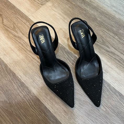 Zara black pointed toe sparkle heel Black Sandals Heels, Black Pointed Toe Heels, Sandals Heels, Black Pointed Heels, Fashion Sandals, Sneaker Heels, Point Toe Heels Outfit, Zara Heels, Zara Shoes