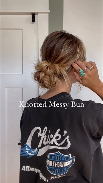 Messy Bun How To, Hair Knot Tutorial, Easy Up Hairstyles, Easy Hairstyles For Long Hair, Cute Updos Easy, Easy Hair Updos, Messy Bun For Long Thick Hair, Easy Messy Hairstyles, Braid Into Bun