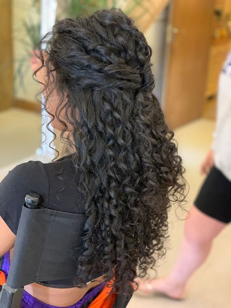 Straight Hairstyles, Half Up Curly Hair, Curly Hair Half Up Half Down, Hairdos For Curly Hair, Curly Hair Styles Naturally, Curly Bridal Hair, Natural Curls Hairstyles, Curly Hair Styles, Curly Hair Up