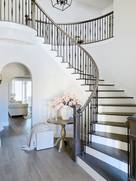 Decoration, Design, Home Décor, Home, Entryway Stairs, Entry Way Design, Foyer Wall Decor, Curved Staircase Foyer, Traditional Entryway