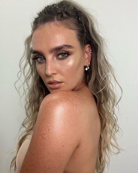 PERRIE Edwards has worried fans by admitting she’s been feeling “utter s**t” and wanting to turn back time. The Little Mix singer, 27, took to her Instagram story overnight to reminisce about her childhood. She wrote: “I had one of those days today where I felt like utter s**t. It happens. “And I thought about […] Zayn Malik, Perrie Edwards, Little Mix, Singer, Jesy Nelson, Instagram, Kendall Schmidt, Little Mix Perrie Edwards, Kendall