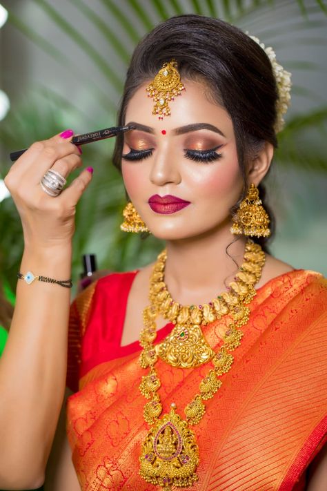 Eye Make Up, Indian Bride Makeup, South Indian Wedding Makeup Bridal Looks, Indian Bridal Makeup, Indian Makeup Looks, Indian Makeup, South Indian Bride Hairstyle, South Indian Wedding Hairstyles, Beautiful Indian Brides