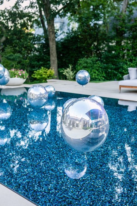 Make your pool party POP with floating pool balloons. Such an easy way to make a statement at your next summer pool party!
