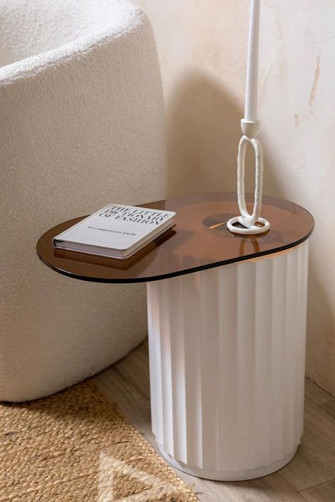 The Kinsley End Table styled in a modern living room. Ideas, Home Décor, Modern Furniture, Glass Side Tables, Glass End Tables, End Tables, Curved Furniture, Curved Table, Side Table