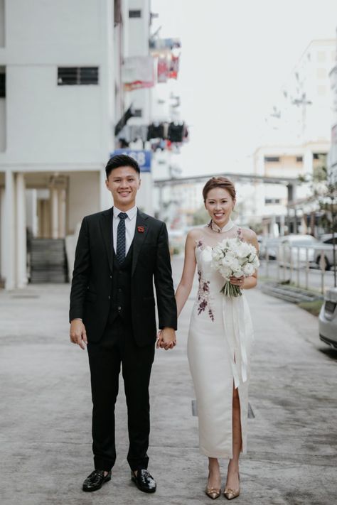 How 9 brides pulled off the modern cheongsam at their wedding and where they got them | Her World Singapore Wedding Dress, Ao Dai, Wedding Gowns, Wedding Dresses, Modern Cheongsam Wedding, Wedding Cheongsam, Cheongsam Modern Wedding, Cheongsam Wedding Dress, Wedding Dress Inspiration