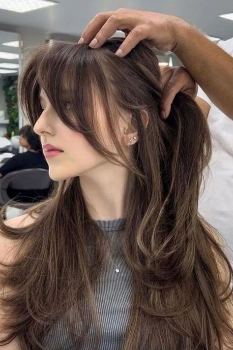 24 Wispy Curtain Fringe Hairstyles for Long Hair to Inspire Your Next Salon Visit Short Hair Styles, Long Hair Styles, Gaya Rambut, Peinados, Long Hair Cuts, Capelli, Cortes De Cabello Corto, Long Hair With Bangs, Hair Cuts