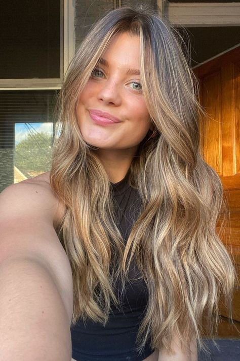 Long brown hair with light face framing highlights. Cut, color and style at RMCM Salon in River North Chicago Ombre, Brunette Hair, Blonde Hair, Balayage, Haar, Blond, Gorgeous Hair, Capelli, Balayage Hair