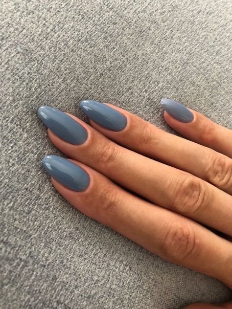 Exploring the Cozy Charm of Grey Nail Colors for Winter 2023-2024 18 Ideas - women-club.online Neutral Nails, Trendy Nails, Classy Nails, Chic Nails, Nails Inspiration, Nail Inspo, Nail Colors, Subtle Nails, Casual Nails