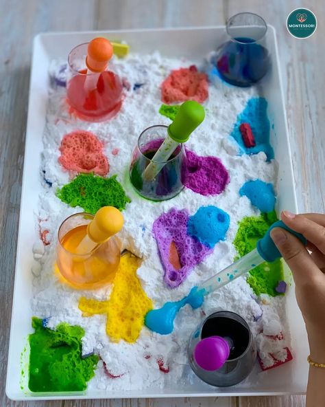 *Color-Mixing Fizzy Science Experiment Montessori Toddler, Sensory Activities, Montessori, Pre K, Sensory Play, Sensory Art, Sensory Crafts, Kids Sensory Activities, Sensory Activities Preschool