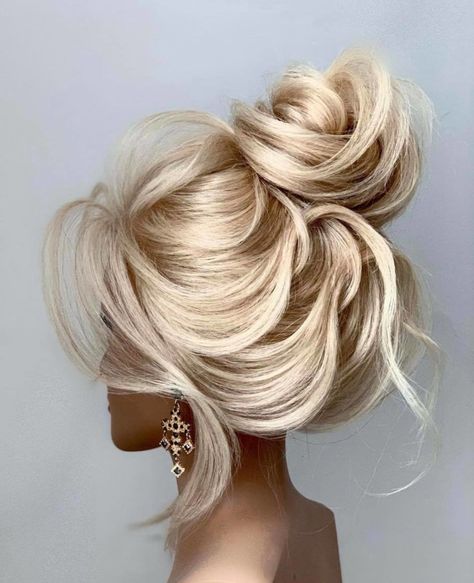 Up Dos, Teased Hair, Messy Ponytail Hairstyles, Messy Hair Updo, Messy Updo Hairstyles, Hair Updos For Medium Hair, Messy Hair Up, Big Hair Updo