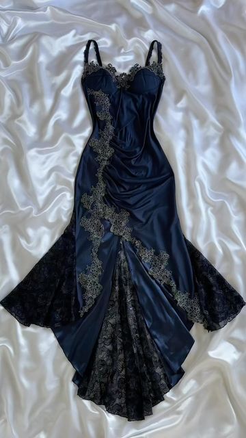 xoxofitz on Instagram: "Dark Fairy Enchantress Dress 🧚‍♂️🌌 Available through link in bio ☁️ #vintage #fyp #dress #fairy" Couture, Fairy Dress Aesthetic, Fairy Dress, Fairy Dresses, Fairy Goth Outfit, Fairy Prom Dress, Vampire Dress, Witchy Dresses, Goth Dress