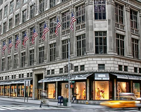 Saks Fifth Avenue, New York City Trips, Kochi, York, Around The World Trips, New York City, Modern Store, Empire State Of Mind, Usa Tours, Saks Fifth Avenue