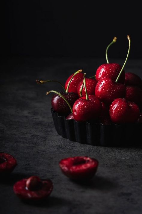Food Photography Tips, Food Styling, Food Photography, Fruit, Food Photography Inspiration, Dark Food Photography, Moody Food Photography, Food Photography Lighting, Food Drink Photography