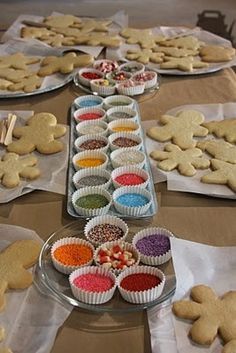 Christmas cookie workshop! (icing is in cups with popsicle sticks for spreading) perfect to do with all of the kids in the family this year! | best stuff Desserts, Dessert, Parties, Holiday Cookies Christmas, Christmas Baking, Christmas Treats, Christmas Food, Holiday Treats, Holiday Cookies