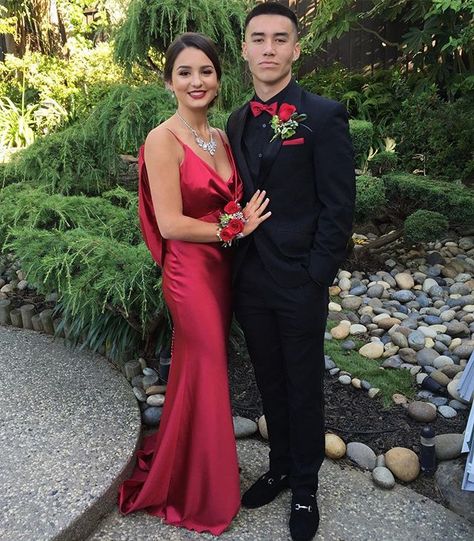 Cheerleading, Prom Couples Outfits, Prom Couples, Prom Inspiration, Red Prom Couple, Prom Tux, Prom Looks, Prom 2020, Senior Prom