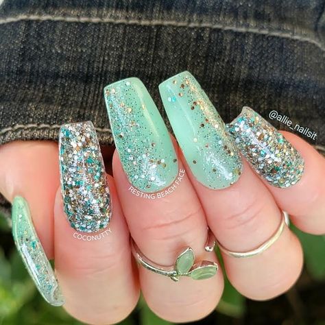 Lovely mint green nails are the perfect example of pastel nails that and are universally flattering, which means they work well on different skin tones. Click the article link for more photos and inspiration like this // Photo Credit: Instagram @allie_nailsit // #greennails #mintgreennail #mintgreennaildesigns #mintgreennailpolish #mintgreennails #summermintgreennails Pastel, Nail Art Designs, Instagram, Inspiration, Mint Green Nail Polish, Mint Green Nails, Green Nail Polish, Mint Nail Polish, Mint Nail Designs