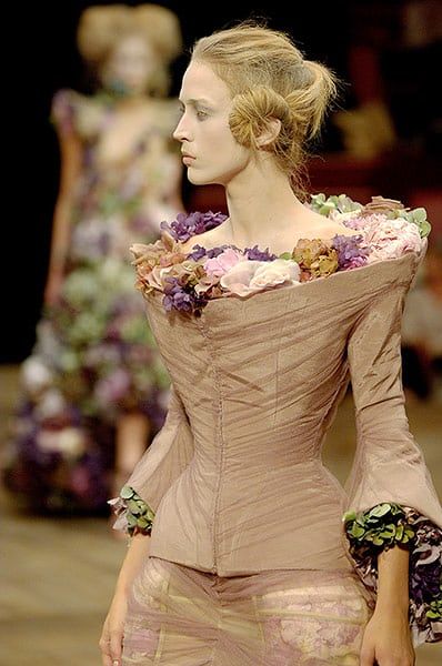 A scooped funnel neck festooned with fresh and silk flowers from the spring/summer 2007 Sarabande show. The show notes cited inspirations including Stanley Kubrick's 1975 film Barry Lyndon, European society figure Marchesa Luisa Casati and the artist Goya Photograph: catwalking.com Daphne Guinness, Dirndl, Vogue Paris, Alexander Mcqueen, Vogue, Haute Couture, Alexander Mcqueen Book, Alexander Mcqueen Fashion, Dior Couture