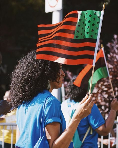 David Hammons’ designed the red, black, and green “African-American Flag” in 1990. The original hangs to the @studiomuseum in Harlem People, American Flag, Design, American Heritage, African American Flag, Red Black Green Flag, American, African American Culture, America Flag