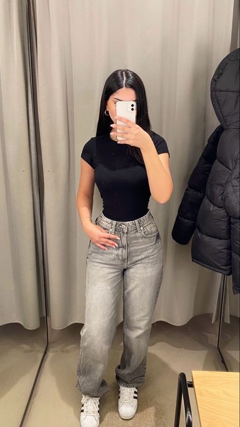 You might not look forward to colder weather, but this post is here to change your mind and get you excited about cute winter 2024 outfits. #outfits #outfitsociety #outfitshare #outfitstyle #outfitselfie #outfitshot #outfitsideas #outfitshooting Jeans, Outfits, Trendy Outfits, Ootd School Summer, Everyday Outfits, Cute Casual Outfits, Ootd School, Cute Outfits College, Stylish Outfits