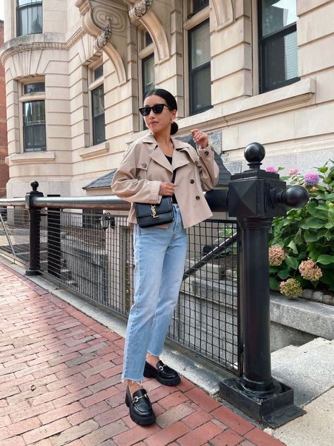 Cropped Trench Coat Outfit, Short Trench Coat Outfit, Levi Ribcage Jeans, Crop Trench Coat, Chunky Platform Loafers, Trench Outfit, Outfit Petite, Cropped Trench Coat, Ribcage Jeans