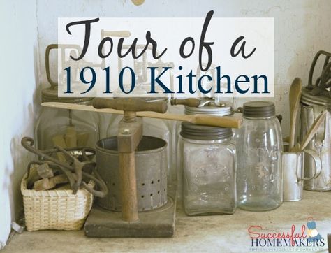 Inspiration, Windows, Decoration, Kitchen Aide, Antique Farmhouse Kitchen, Old Fashioned Kitchen, Old Kitchen Vintage, Old Farmhouse Kitchen, Old Country Kitchens