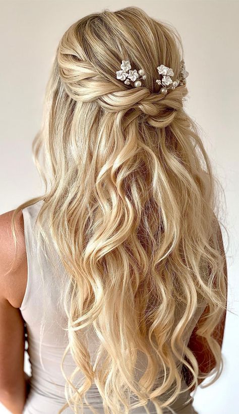 The Perfect Balance Of Style And Comfort : Beachy, Textured Waves Hair Styles, Long Hair Styles, Haar, Blond, Capelli, Peinados, Long Hair Wedding Styles, Blonde Wedding Hair, Chignon