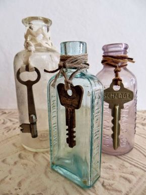Bottles with keys. These are so frickin Alice In Wonderland-esque adorable!!! My cat would knock those things over in a heartbeat, but #LOVE ! Diy, Upcycling, Apothecary Bottles, Jar, Etsy, Creative, Messages, Altered Bottles, Old Bottles