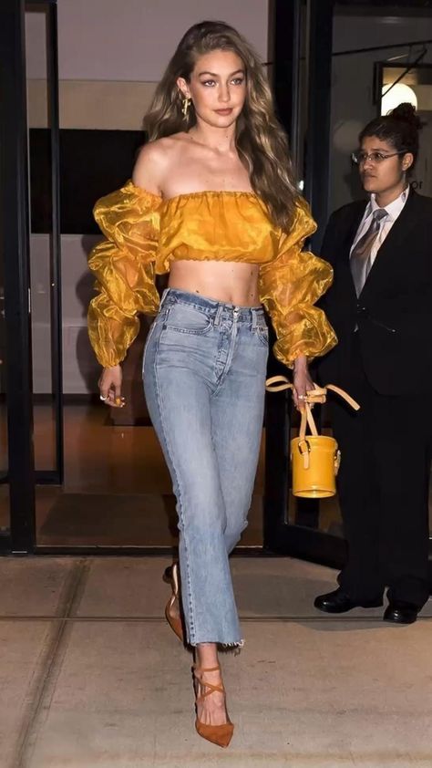 Follow for more ideas and daily posts 🤍 Outfits, Beyoncé, Rihanna, Kendall Jenner, Gigi Hadid Street Style Summer, Gigi Hadid Street Style, Celebrity Street Style, Gigi Hadid Style, Gigi Hadid Outfits