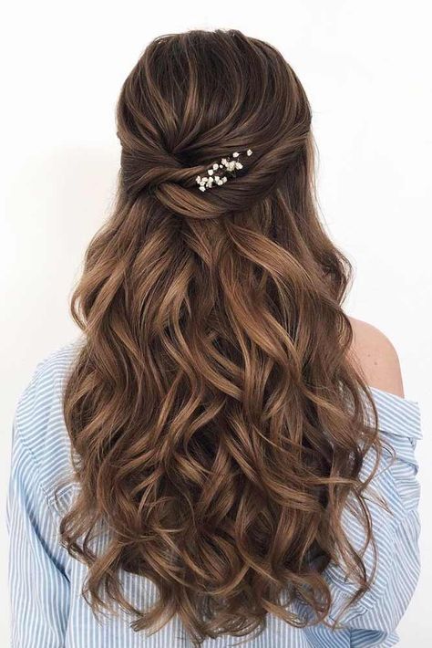 Best Styling Tips And Products To Take Care Of 2a, 2b, 2c Hair Short Hair Styles, Prom Hair, Long Hair Styles, Hair Styles, Down Hairstyles, Elegant Hairstyles, Natural Hair Styles, Bridal Hair Inspiration, Medium Hair Styles