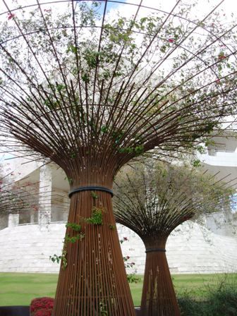Truly innovative bougainvillea covered rebar sculpture at the getty museum in Los Angeles. Flora, Yard Art, Fence, Gardening, Trellis, Garden Structures, Garden Art, Garden Vines, Flowering Vines
