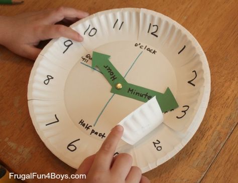 I like the hidden minutes, perfect for consolidating the dual aspect of the clock. Paper Plate Clock Activity for Learning to Tell Time Maths, Teaching, Montessori, Math Time, Math, Fun Math, Kindergarten Math, Math Lessons, Math Classroom