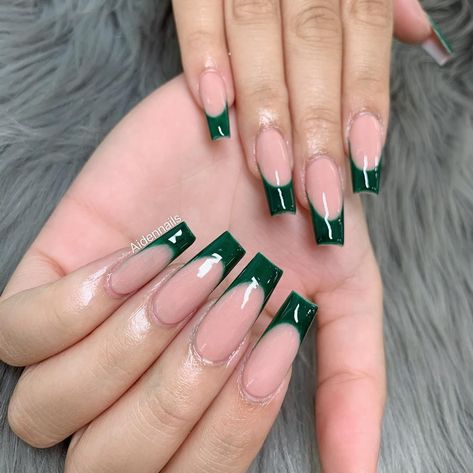 Green French tip nails are a fresh and modern alternative to the classic manicure that’s been around for ages, and allows you to make this simple look more personal and eye-catching. Tattoo, Fresh, French Tip Nails, French Tip Acrylic Nails, French Nail Designs, Square Acrylic Nails, Acrylic Nails Green, Green Nail Designs, Classy Acrylic Nails