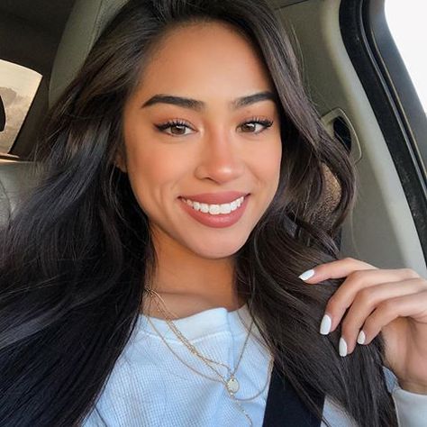 Mexican 🇲🇽 and Filipina 🇵🇭 @savpalacio Savannah Chat, Pretty Latinas, Mixed Girls, Asian Woman, Hispanic Women, Asian Beauty, Hispanic Girls, Hispanic Makeup