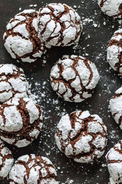 Chocolate Crinkle Cookies are like a cross between the gooiest brownie you have ever had and a crispy chocolate chip cookie Cookie Recipes, Madeleine, Cookie Scoop, Chocolate Crinkles, Chocolate Crackle Cookies, Cookies Recipes Christmas, Chocolate Crackles, Cookie Ball, Chocolate Cookies