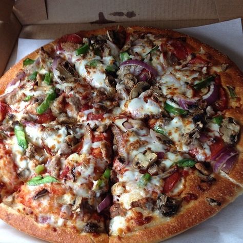 Pizzas, Pizza Hut Supreme, Pizza Hut Super Supreme, Pizza Takeaway, Pizza Hut, Gourmet Pizza, Supreme Pizza Recipe, Pizza Recipes, Pizza Dinner