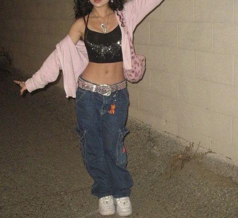 y2k aesthetic outfit Early 2000s Grunge, Real Y2k, Aesthetic Angelcore, Granola Style, Y2k Indie, Y2k Pfp, 2000s Outfit, Oversize Style, High Value Woman