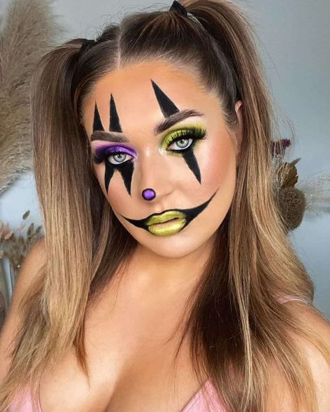 If you are looking for easy, simple, or last-minute Halloween makeup ideas to try, then here are 20+ easy Halloween makeup ideas. Halloween, Halloween Makeup Pretty, Halloween Makeup Diy Easy, Halloween Makeup Tutorial, Halloween Makeup Inspiration, Halloween Makeup Diy, Halloween Makeup Easy, Halloween Makeup Looks, Halloween Makeup Last Minute