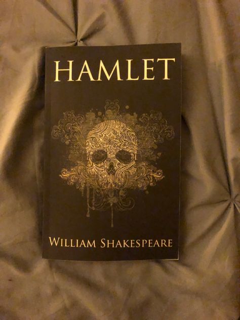 Hamlet Reading, Classic Books, Book Lovers, Shakespeare, Hamlet, Paperback Books, Classic Literature, Famous Books, Top Books To Read