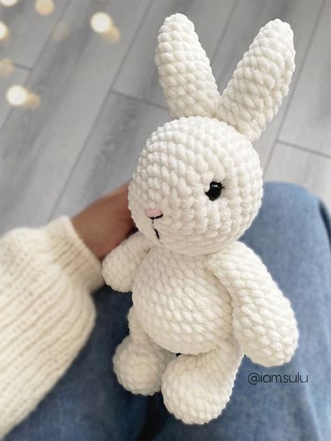 21 Cute Crochet Bunny Patterns to Make - Easy Amigurumi Tips - A Crafty Life Crochet Bunny Patterns, Cute Crochet Bunny, Corak Krusye, Bunny Patterns, Crochet Kawaii, Crochet Unique, Crochet Mignon, Confection Au Crochet, Easy Crochet Animals