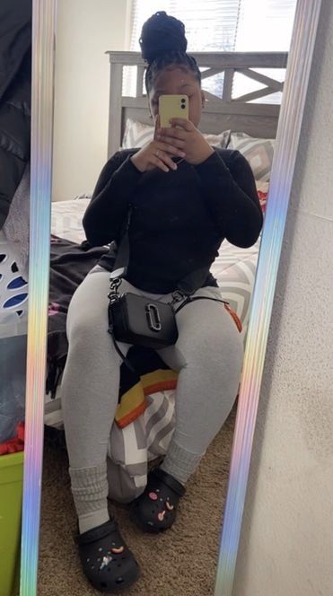Casual, Lazy Outfits, Grey Leggings Outfit Black Girl, Black Leggings Outfit, Grey Leggings Outfit, Comfy Outfits Lazy, Chill Winter Outfits Black Girl, Chill Outfits Black Girl Winter, Lazy Outfits Black Girl