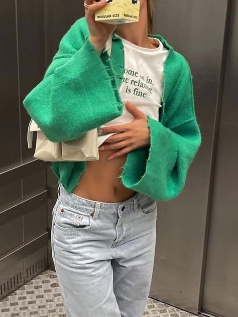 green cardigan and light jeans Wardrobes, Outfits, Winter, Dublin, Summer, College Outfits, Green Outfits For Women, Going Out Outfits, Spring Outfits Casual