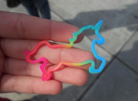 Silly bandz a make her dance Tumblr Quality, Pretty Phone Cases, Aesthetic, Band, Things I Need To Buy, Silly Bands Aesthetic, Cute, Heart Sign, Silly Bands