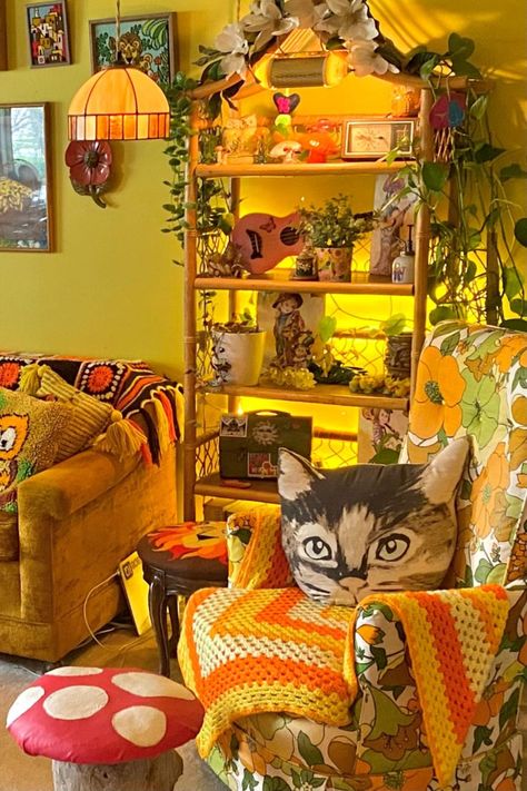 Yellow living room with cat pillow and mushroom ottoman, plus lots of retro 70s decor Home D�écor, Eclectic Home, 70s Home Decor, 60s Home Decor, 1960s Home Decor, 1970s Home Decor, Retro Home Decor Vintage, Retro Home Decor, 70s Room Decor