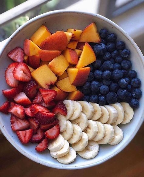 Fruit Bowl Breakfast, Sommer Mad, Resep Smoothie, Resep Diet, Idee Pasto, Breakfast Choices, Makanan Diet, Läcker Mat, Healthy Food Motivation