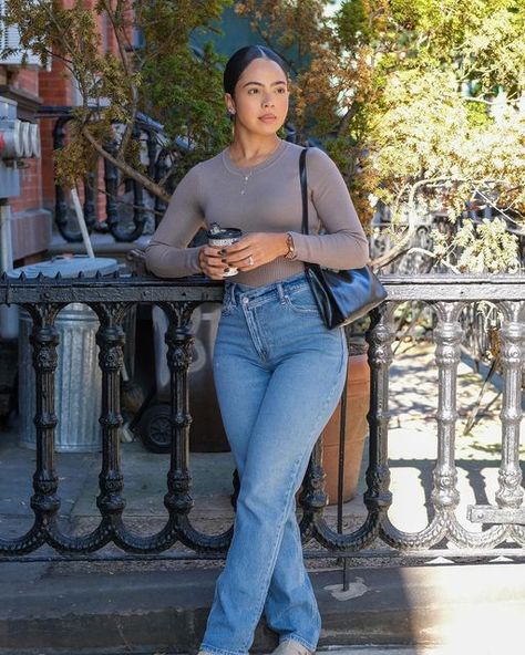 Casual Chic, Abercrombie Outfits, Abercrombie Jeans, Body Suit Outfits, Abercrombie, Body Suit Outfit, Clogs Outfit, Effortlessly Chic Outfits, Fasion Outfits