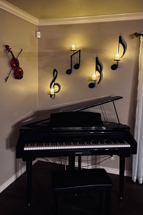 Violin and music note candle holders hung on wall behind microgrand digital piano. Music Room Decor, Music Furniture, Music Room Design, Music Room Wall, Music Room Ideas Bedrooms, Music Room, Music Bedroom, Piano Room Decor, Piano Room